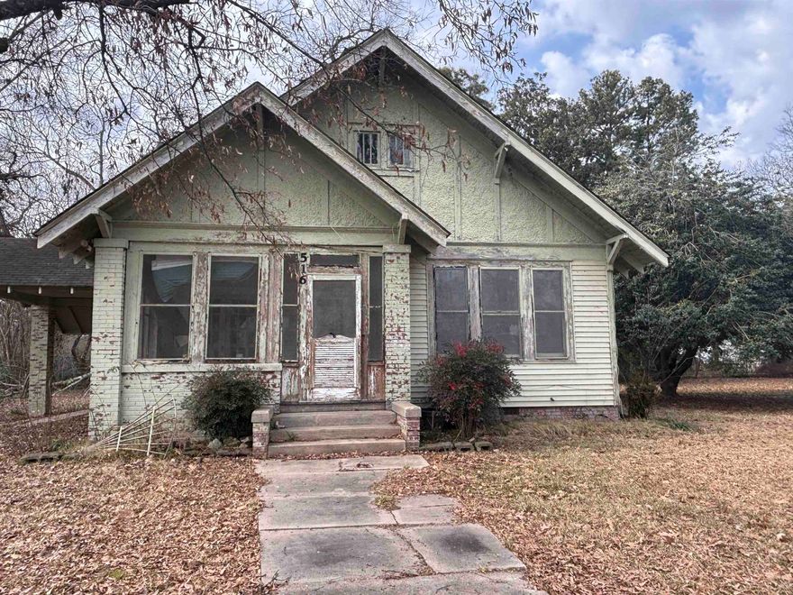 GREAT INVESTOR OPPORTUNITY in Lonoke's Historic District.  Rare opportunity!  This is a one family-owned home that was loved for years.  It sits right across from the city park within a few walking blocks of all schools, downtown, restaurants, banks and so much more.  Wonderful location for a family.  This fixer upper sits on almost a half-acre with mature trees and large yard.  Hardwood floors, extensive molding, coffered ceiling in the dining room and den, screened porch, gas fire logs and original wood windows. Large sunporch on the back with a full wall of windows. This home could be beautifully restored!  Call for your appointment today!