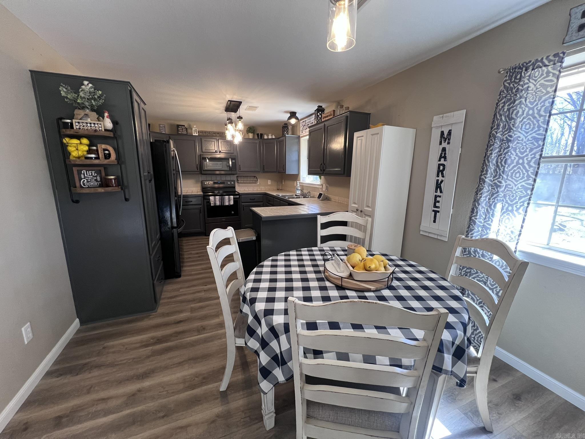 BLAKES TALL PINES - Residential