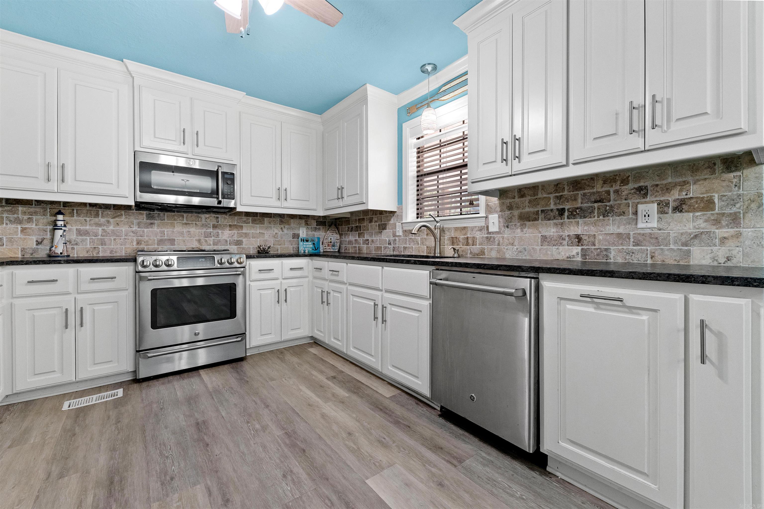 LAKEWOOD NE - Residential