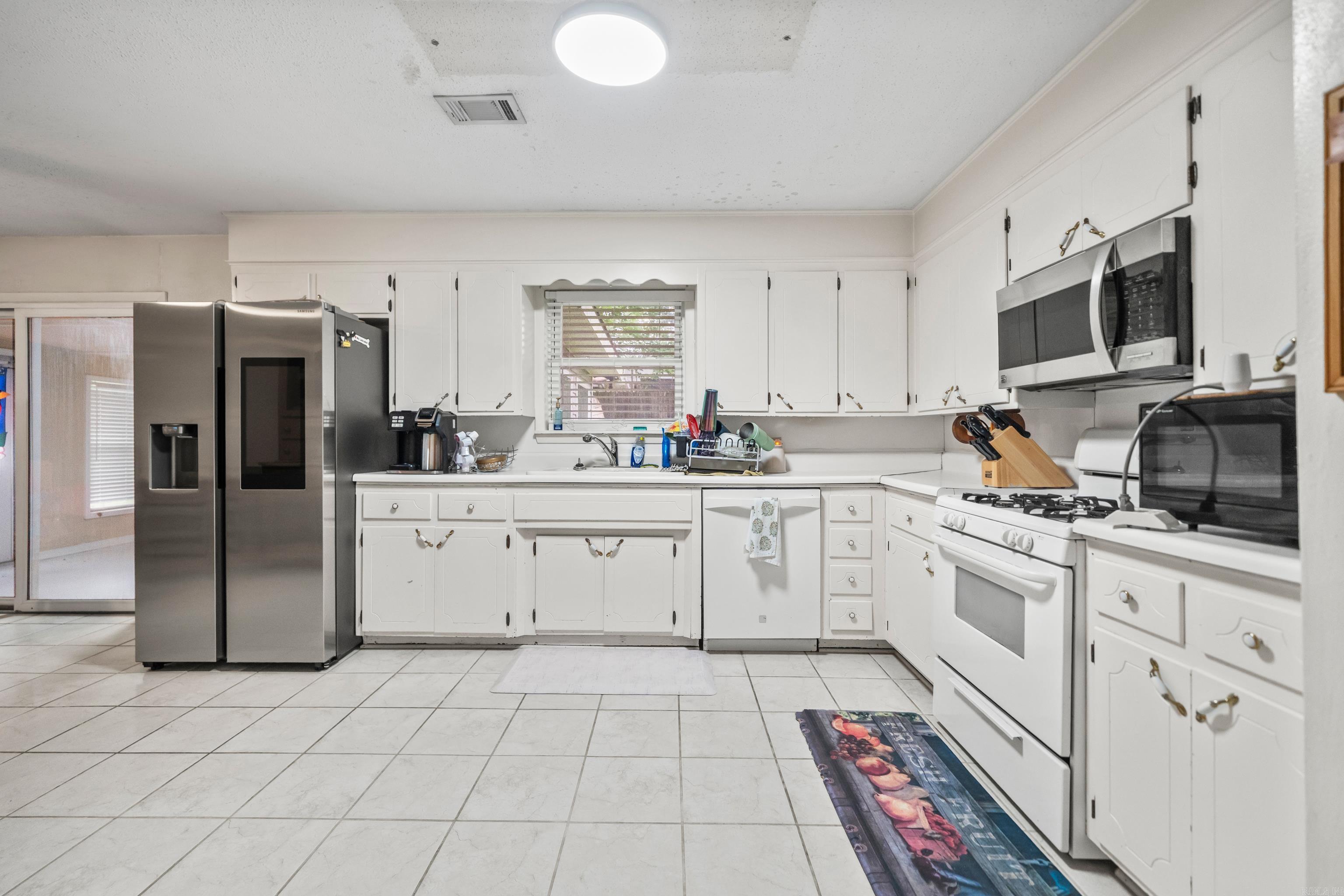 WEST WE GO ESTATES - Residential