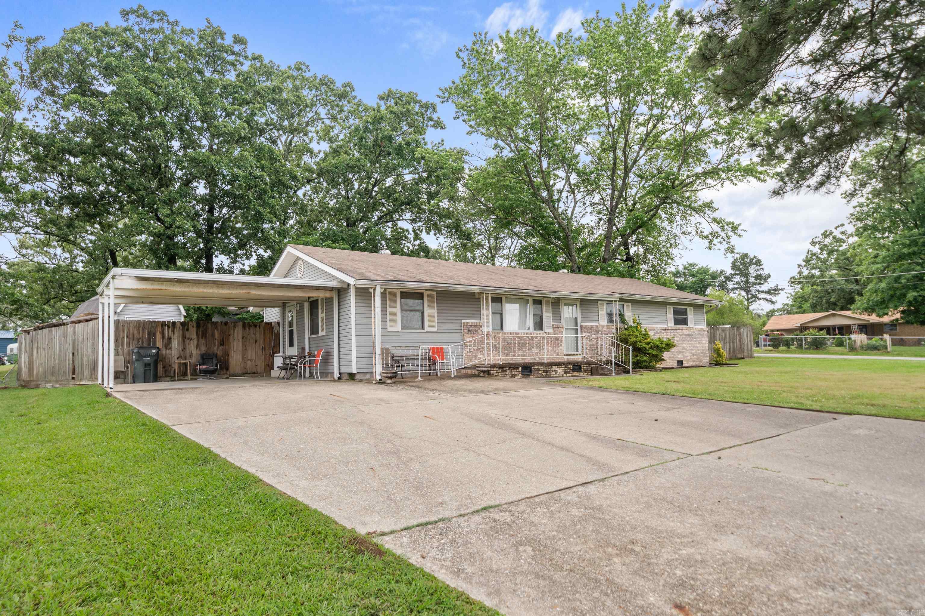 This adorable 3 bed, 2 bath home is hitting the market at $175,000 in Lake Hamilton School District! Conveniently located, just minutes from Lake Hamilton School District. This home offers ample front and back yard space, with a storage shed and even an enclosed porch/sunroom. This home would be perfect for first time homebuyers or investors looking to add to their rental portfolio. Take a look for yourself and give us a call to set up your private showing. Can't beat this deal!