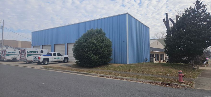 COURT ORDERED COMMERCIAL REAL ESTATE AUCTION Attention Commercial Building Buyers in Hot Springs, Arkansas Income Producing!   Date and Location:  Friday January 30th @ 9:00 AM 620 Hobson Ave, Hot Springs National Park, AR 71913   Auctioneer’s Notes: This auction is brought to by a Trust and will be sold pending court approval.  This property is located along the Hwy 70/270 Business Corridor and has great visibility in a high traffic area.    Real Property Description: 620 Hobson Ave, Hot Springs, AR 71913 • +\- 2,700 sf Service Garage on .16-acre (50’ X 140’) lot • Metal Building is 30’ X 90’ and was built in 1997 and has 4 large bay doors • 80/20 Warehouse Office • Zoned C-G General Commercial and in the Linear Commercial Corridor Land Use Area • Income producing with current long-term tenant  Terms: • Must Have Proof of Availability of Funds to Register • 10 % Buyer's Premium added to bidder’s final purchase price • Closing in 30 Days • Earnest Money in The Amount of 10%, Payable to Thomas Blackmon Realty, Due Day of the Auction • Selling “AS IS” with No Contingencies, No Exceptions Will Be Made • Announcements Made Day of the Sale Take Precedence Over Printed Material