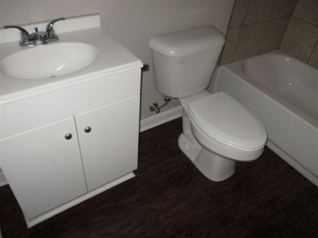 Country Club Manor - Residential Lease