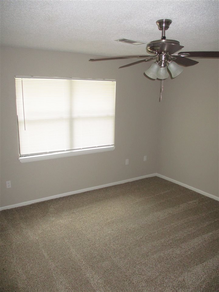 Country Club Manor - Residential Lease