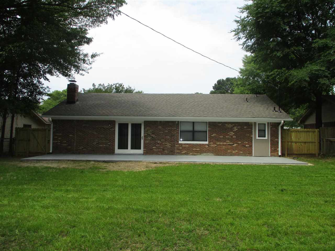 Country Club Manor - Residential Lease