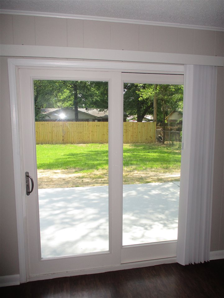 Country Club Manor - Residential Lease