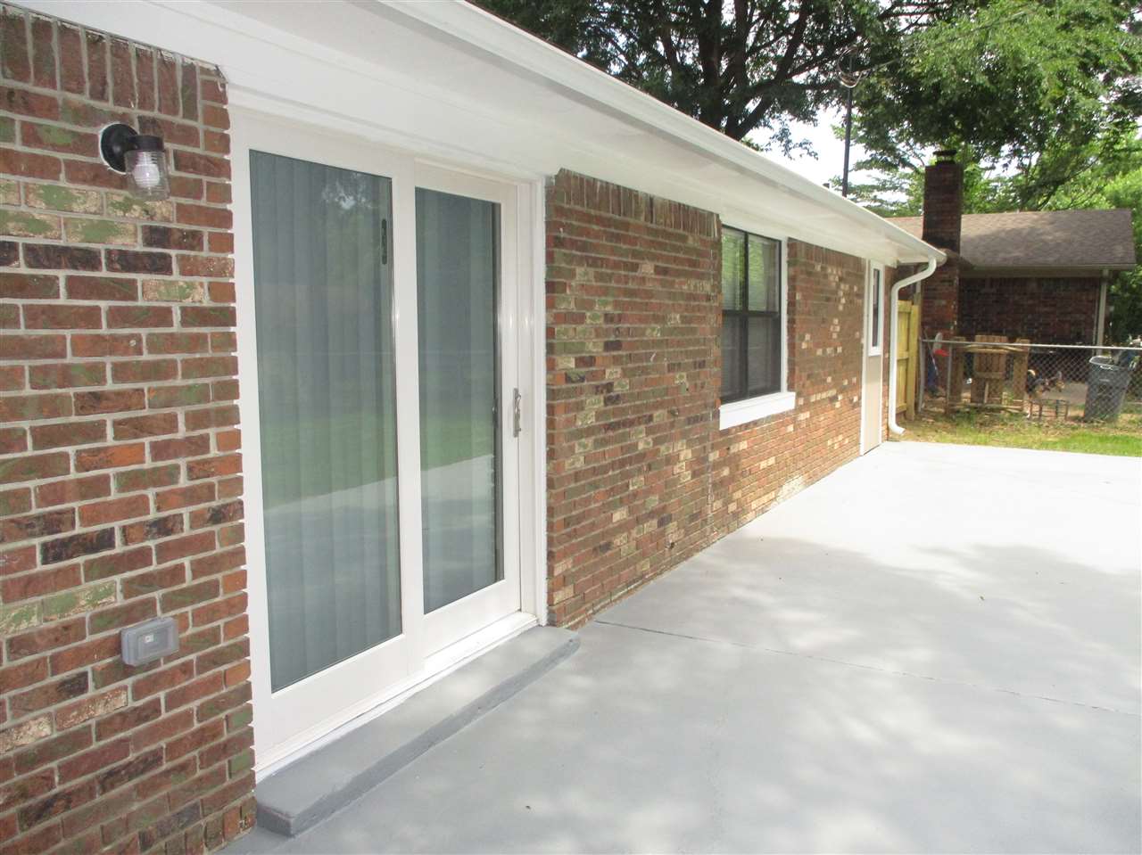 Country Club Manor - Residential Lease