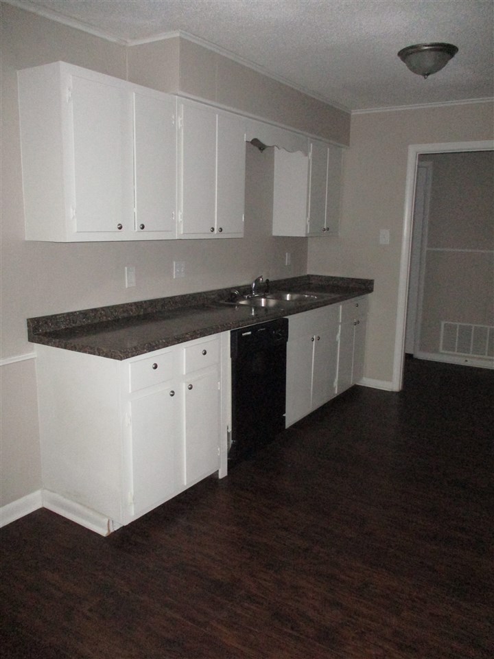 Country Club Manor - Residential Lease