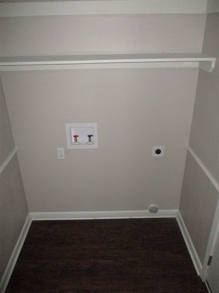 Country Club Manor - Residential Lease