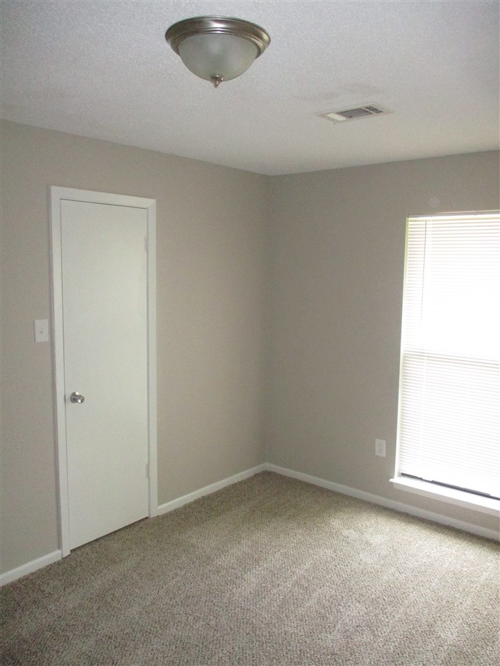 Country Club Manor - Residential Lease