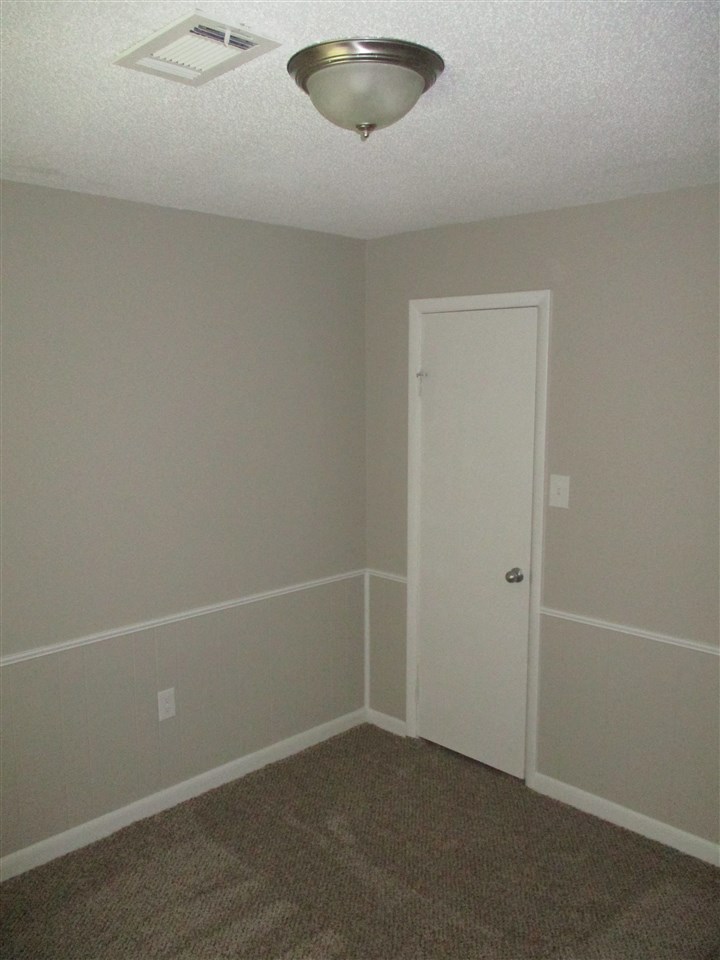 Country Club Manor - Residential Lease