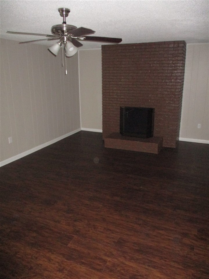 Country Club Manor - Residential Lease