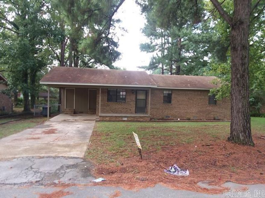 3 bedroom / 2 bath charming home located in Kingwood addition.  Located close to many amenities and also in close proximity to downtown Searcy and nearby schools.This adorable home has a new hot water heater, a new dishwasher, the HVAC has been serviced and the sellers are giving a $6000 allowance for updates to the buyer.