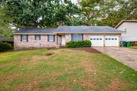 Photo of 44 Bradford Drive, Little Rock, AR 72227 (MLS # 26042226)