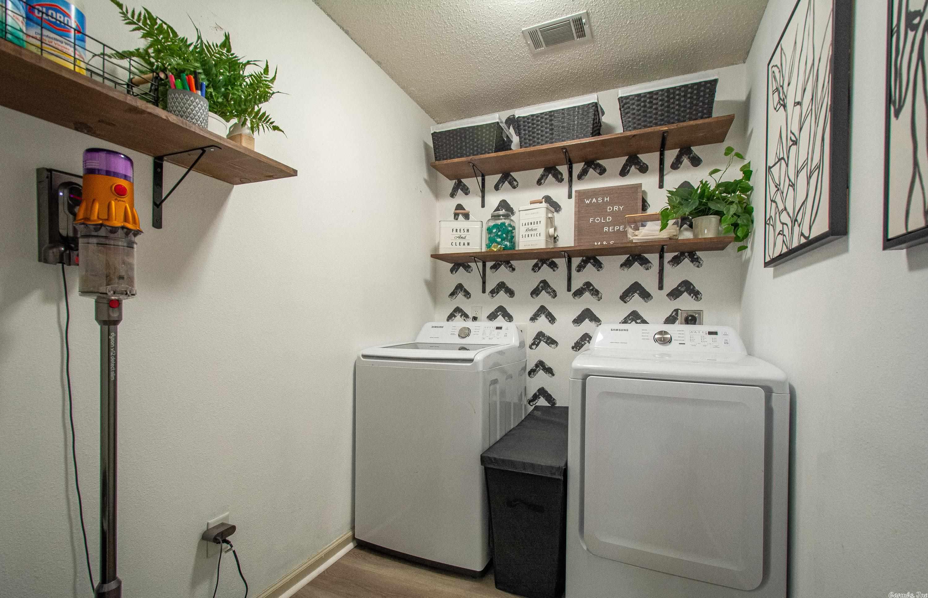 EMERALD VALLEY - Residential