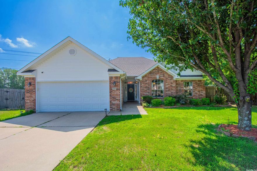 Precious 3 BDRM/2BA brick and siding home on LARGE corner lot in cul-de-sac. Open floor plan with eat-in kitchen and breakfast bar. Split floorplan with master separate! Two large closets in master! NEW FLOORING!  Nice large fenced back yard! DON'T MISS THIS ONE!!