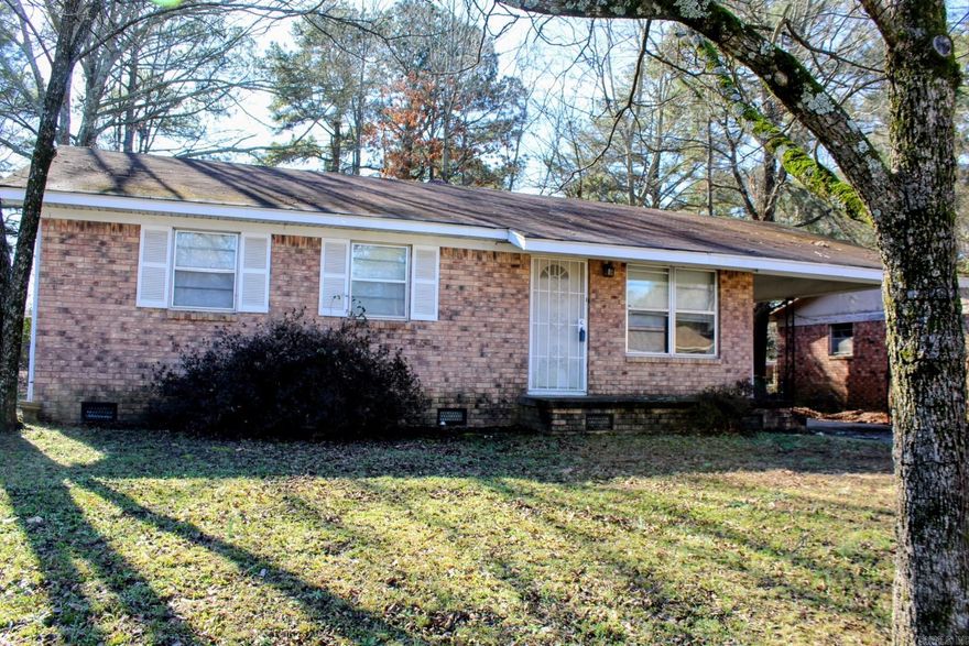 Great Investment property and first time home buyer opportunity,  House has been updated to include Granite countertops.  Fridge to be included