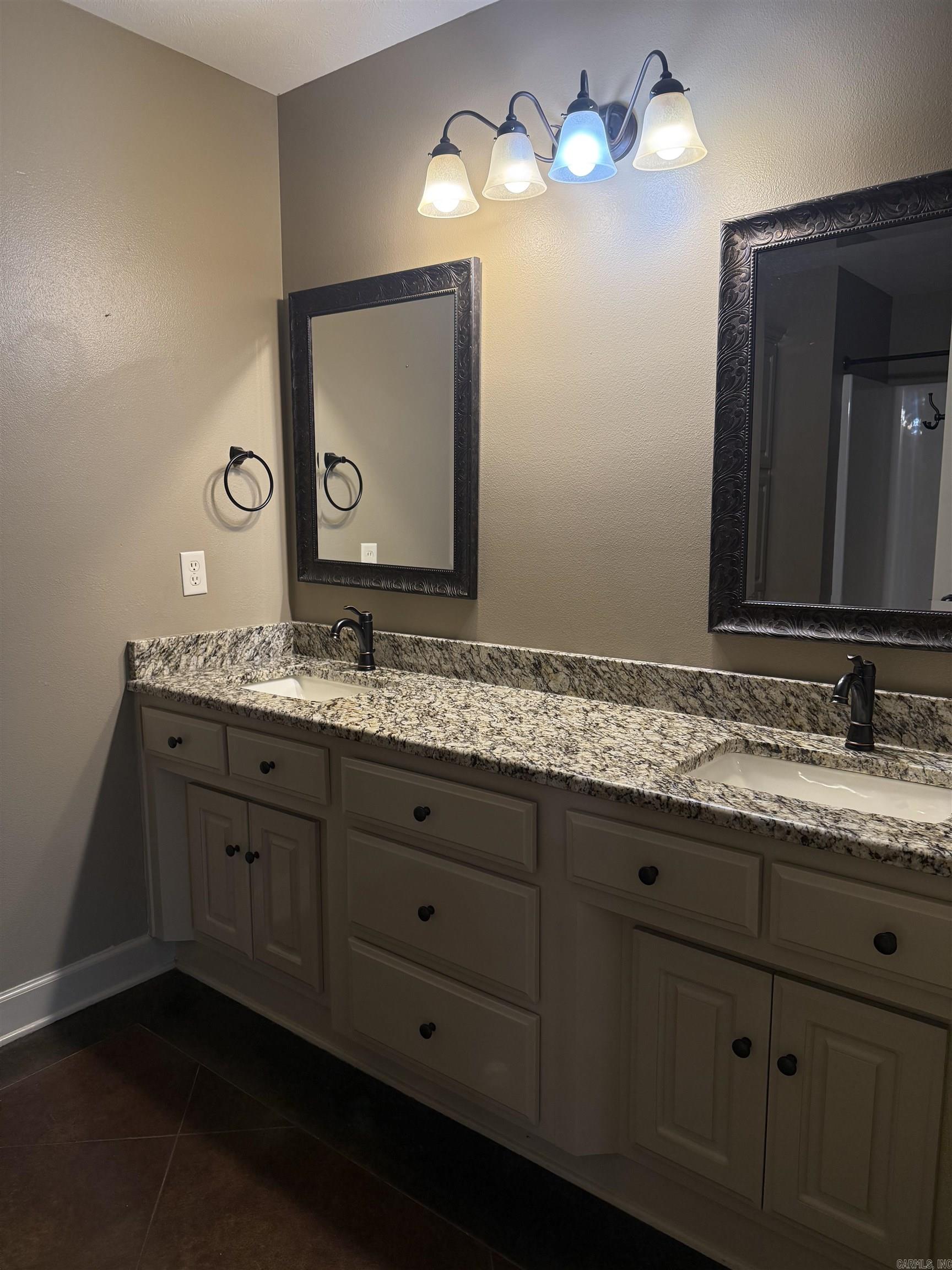 SKYLINE MEADOWS - Residential