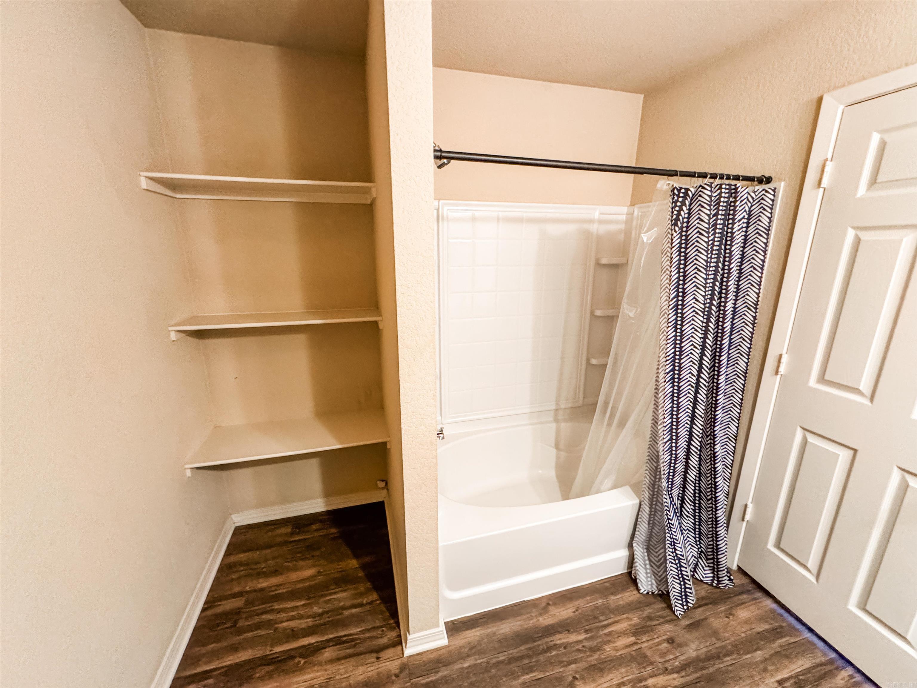 Benjamin Grove - Residential Lease