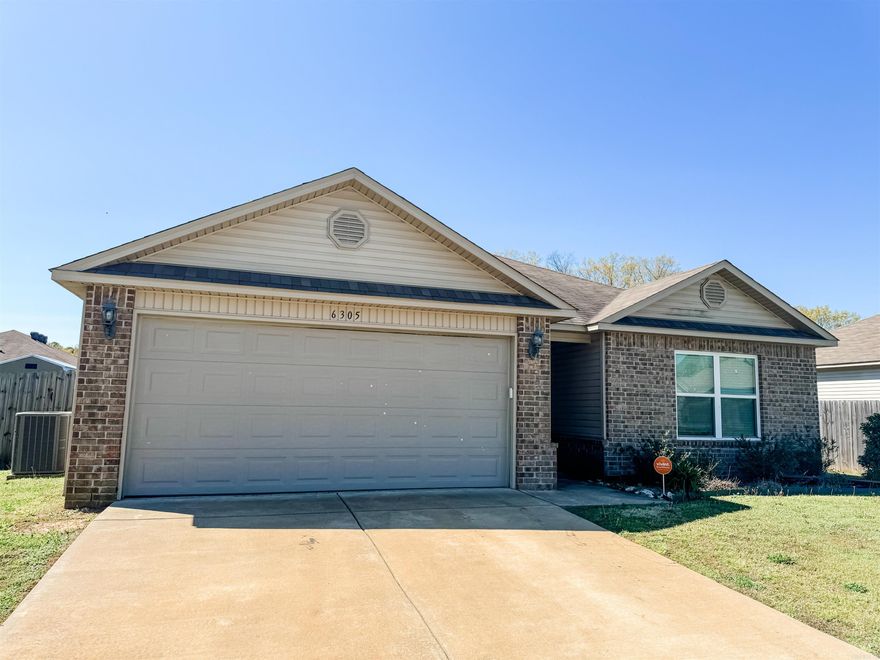 Great home with a nice master suite, walk in closets, and a fenced back yard. Bryant school district!