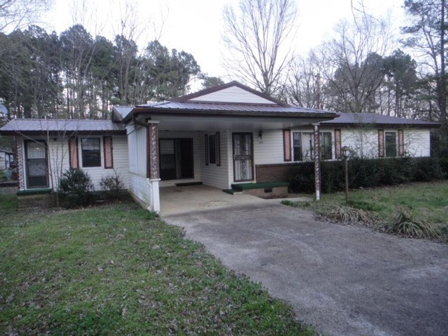 Cozy 2BR/2BA in quiet area. Bank of America, N.A. employees and employees’ household members and HTS business partners of the Bank, are prohibited from purchasing this property, whether directly or indirectly.