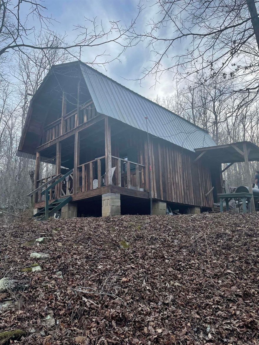 Come get away to this cabin on 4.13 acres nestled in the beautiful Ozark Mountains. Your scenic getaway on a nearly year-round branch awaits.