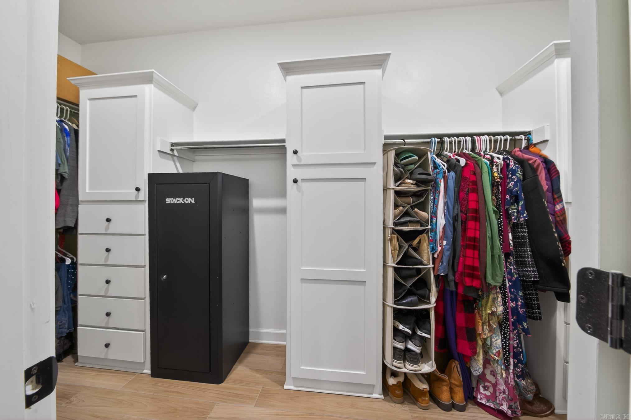 SHADOW CREEK - Residential