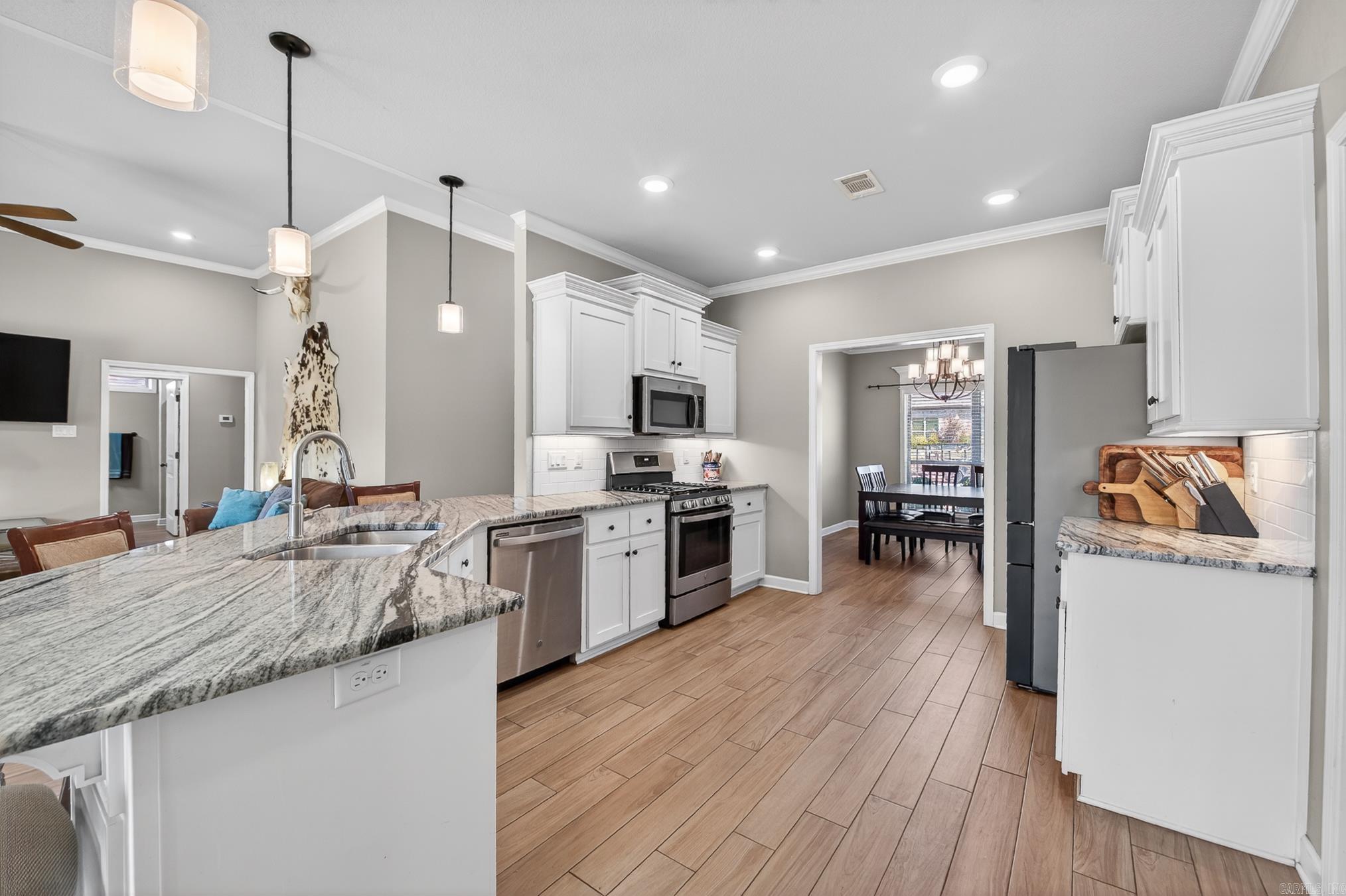 SHADOW CREEK - Residential