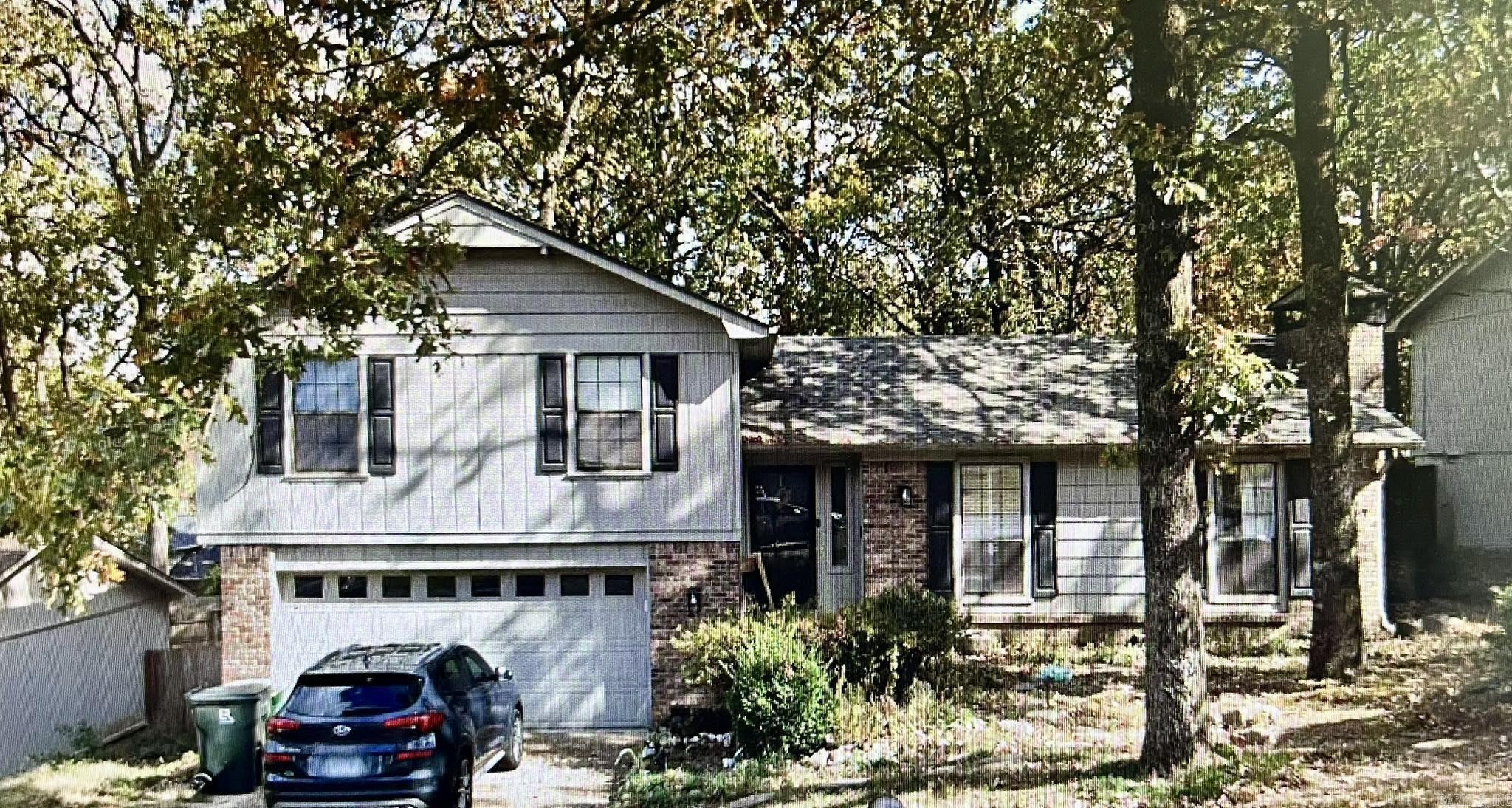 Wonderful family home in a well-established subdivision in West Little Rock! Close proximity to a plethora of local amenities. Quiet cul-de-sace is a true bonus!