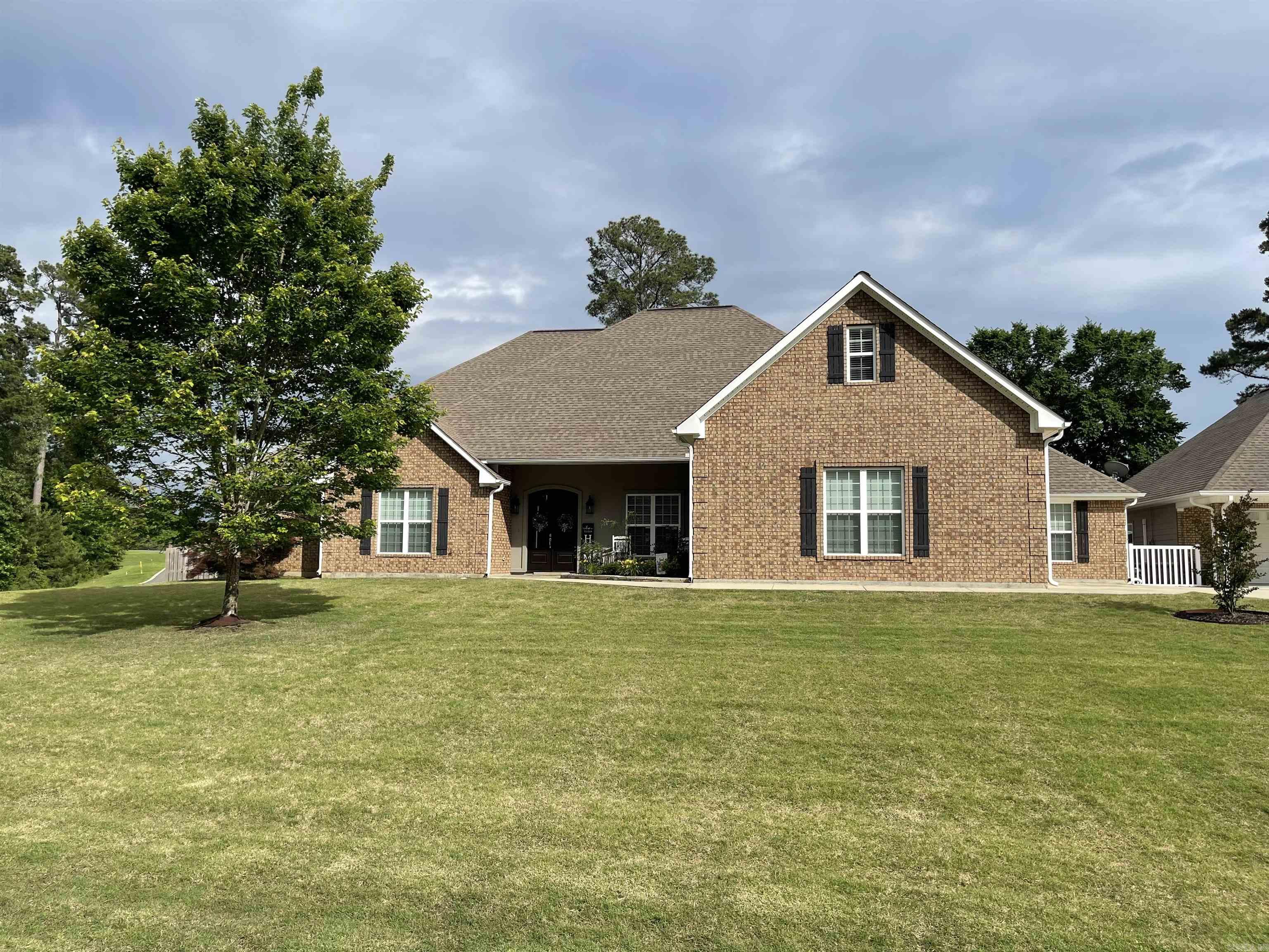 Beautiful home in a Prime location. If you like the peace and quiet of nature combined with scenic views and lovely homes, come see this one. Great neighborhood to walk, run or bike. Ride your golf cart to visit neighbors or to go eat at the nearby Mystic Grill. You'll have plenty of room to entertain inside and outside. Lots of bedrooms for weekend company. A very comfortable home with 2 master suites and 5 garage slots for your cars and toys.