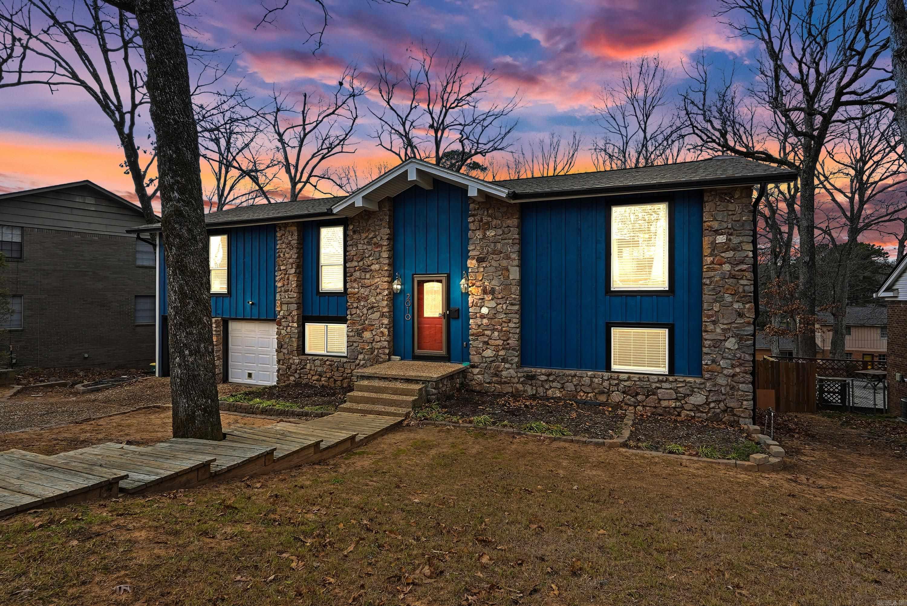 STURBRIDGE - Residential