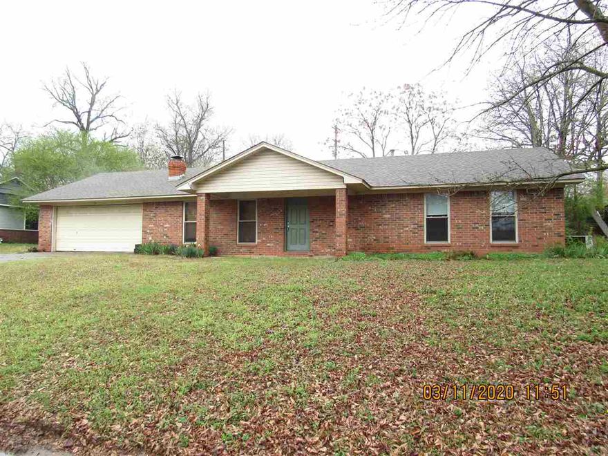 Well maintained older home in Tucker Creek, 3 spacious bedrooms, large family room with built-ins, new laminate flooring, galley style kitchen with newer appliances, fresh paint, 2 car garage, fenced yard with 2 level yard. Pets negotiable with a non-refundable deposit.