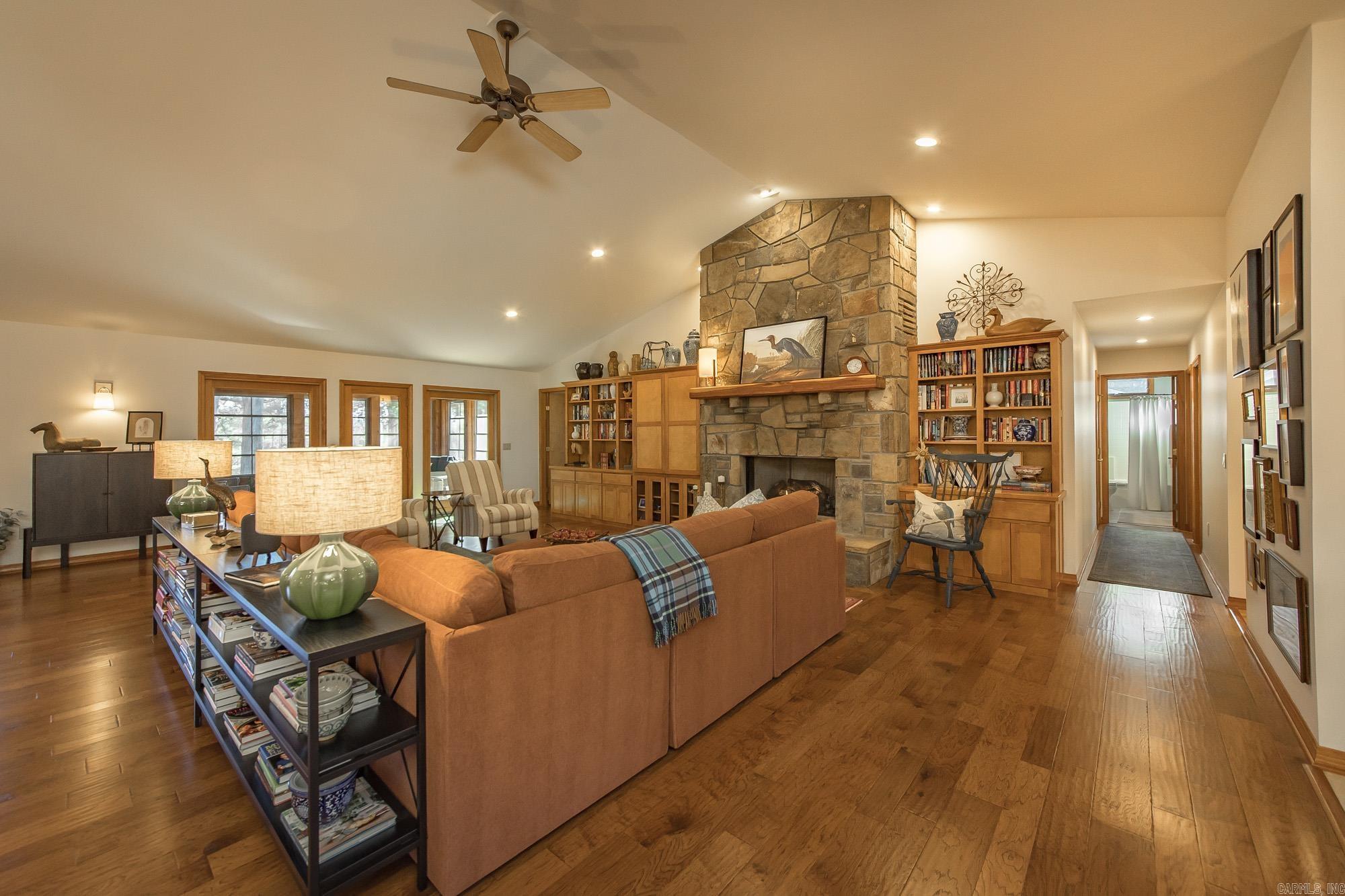 MOUNTAIN RANCH - Residential