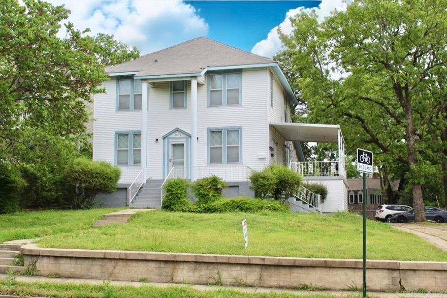 Beautiful, spacious one bedroom apartment with large front porch. Only minutes from various shops and restaurants in Hillcrest. Electric and gas appliances. Washer and dryer hookup. Enclosed storage available. Tenant pays utilities. Parking on premises.  Deposit same as rent.