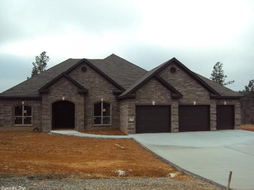 Beautiful home on 3 acres just a few minutes out of Benton. Great neighborhood of large homes on acreage. This home features a knockout kitchen with a stained island with a backdrop of painted cabinets! Cased windows, hardwoods in entry living, kitchen and halls. Tile in the wet areas and a cool laundry with lockers. Eye popping granite throughout and an attention to detail that keeps making you smile!