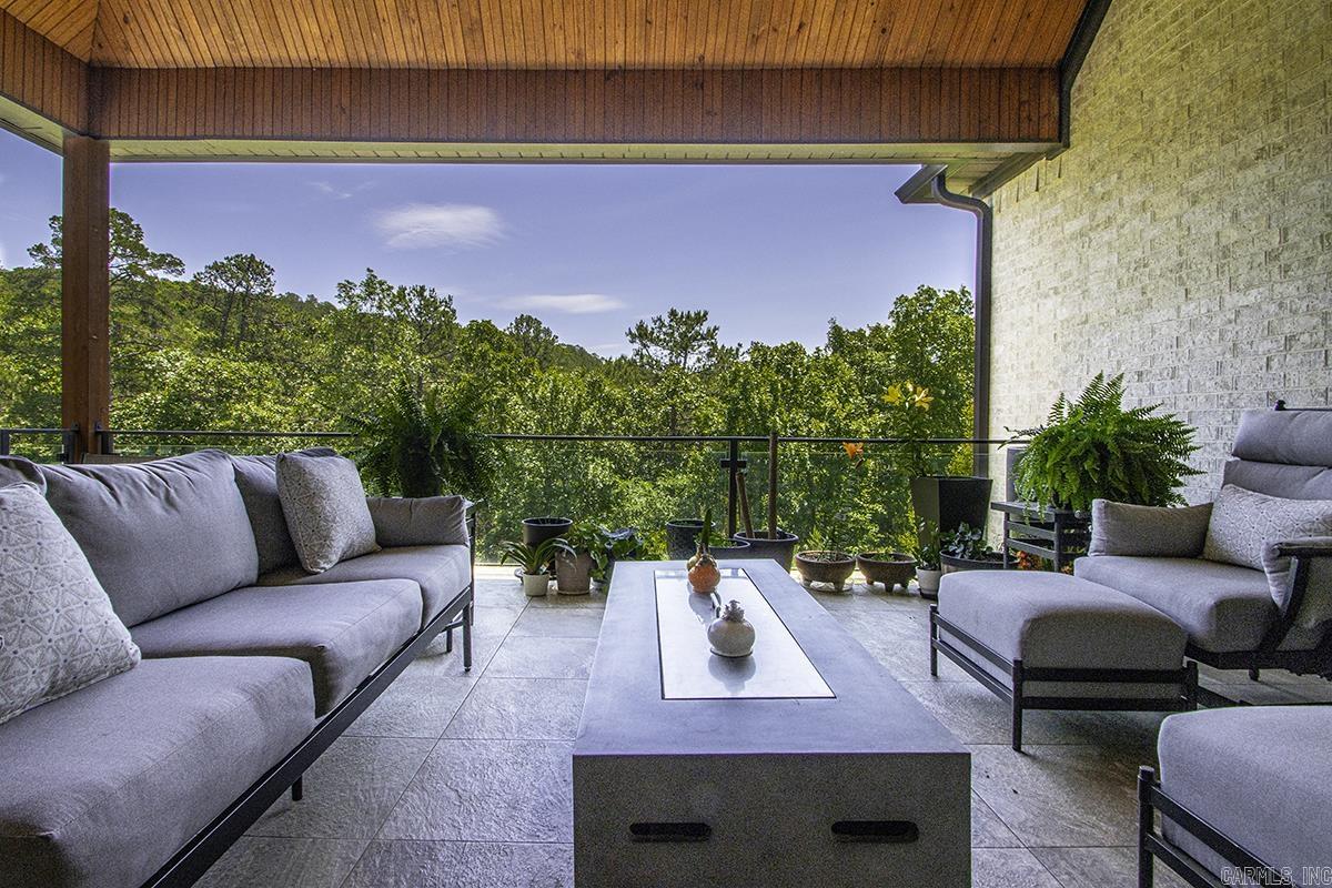 CHENAL VALLEY FALSTONE COURT - Residential