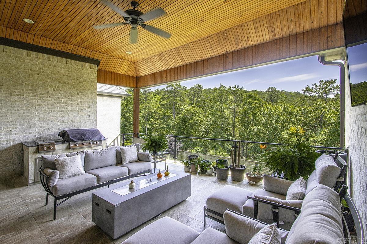 CHENAL VALLEY FALSTONE COURT - Residential