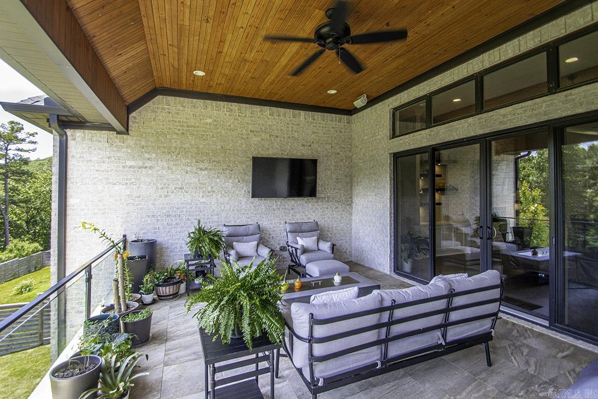 CHENAL VALLEY FALSTONE COURT - Residential