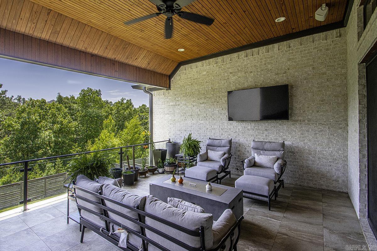 CHENAL VALLEY FALSTONE COURT - Residential