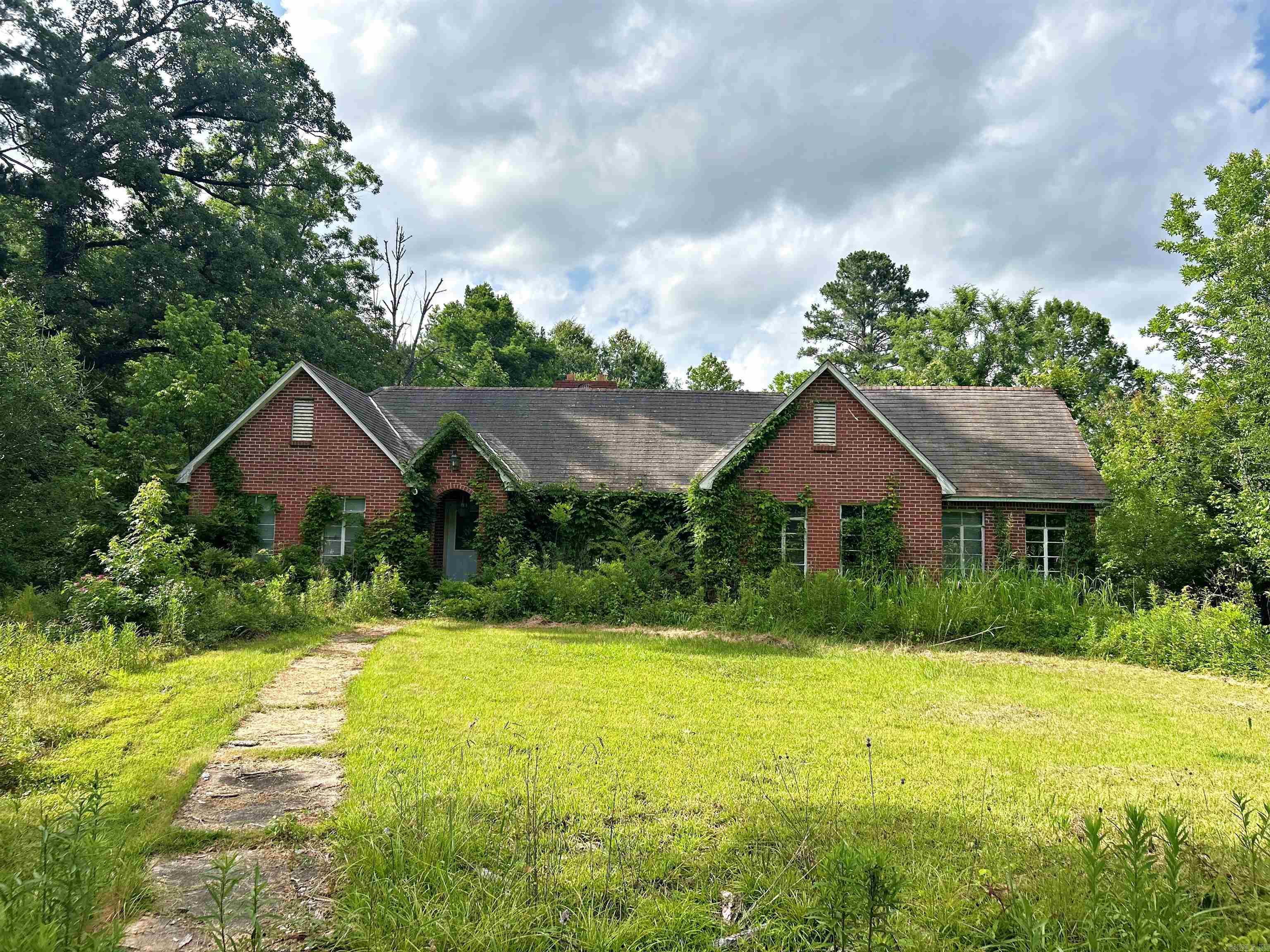 Fabulous Fixer upper with so much Vintage. Wood floors and high ceilings. Come take a look at this beautiful old charm.