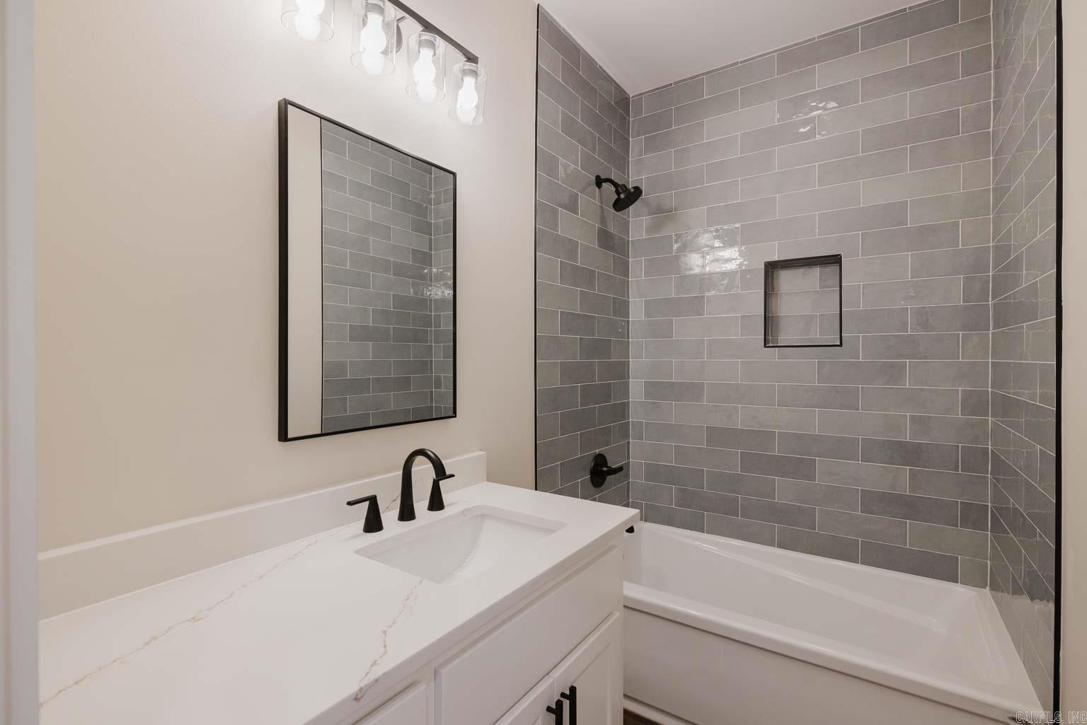 DIAMONDHEAD M1 - Residential