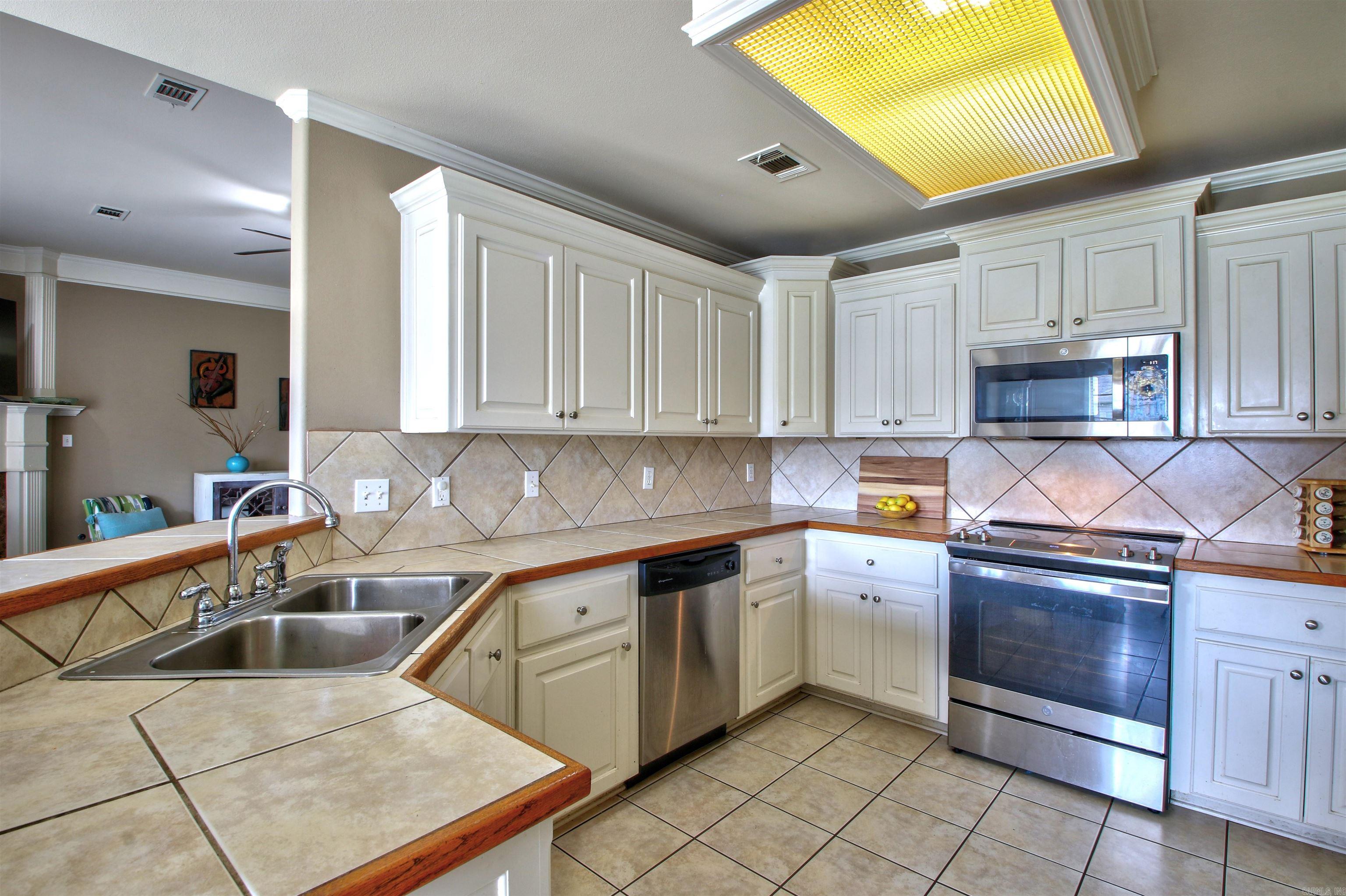 BENTLEY COURT - Residential