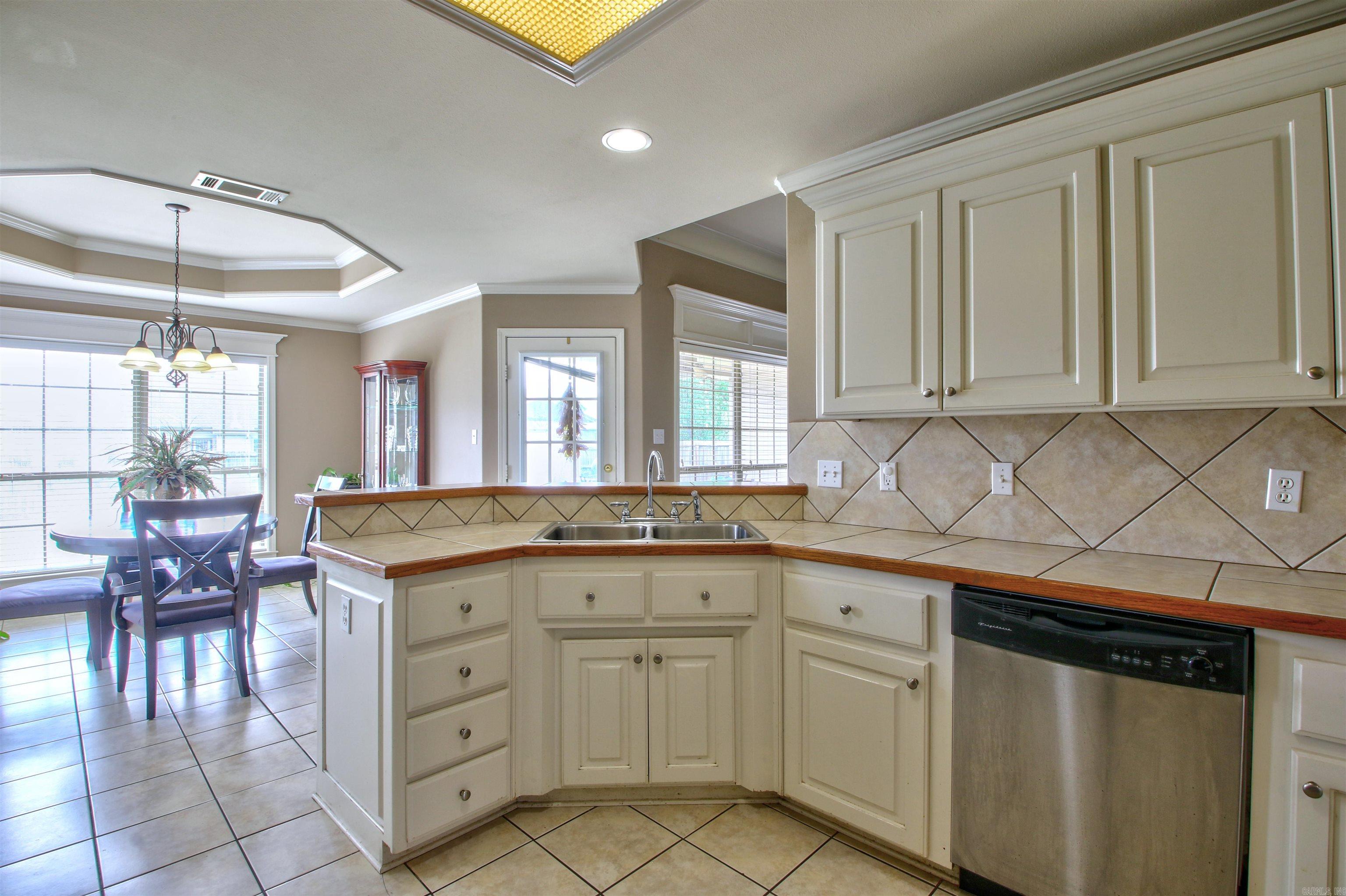 BENTLEY COURT - Residential