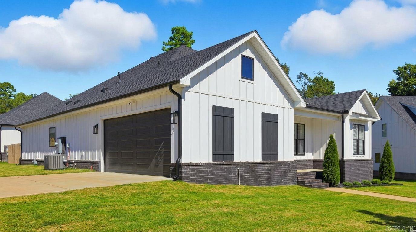 MIDTOWN BRYANT - Residential