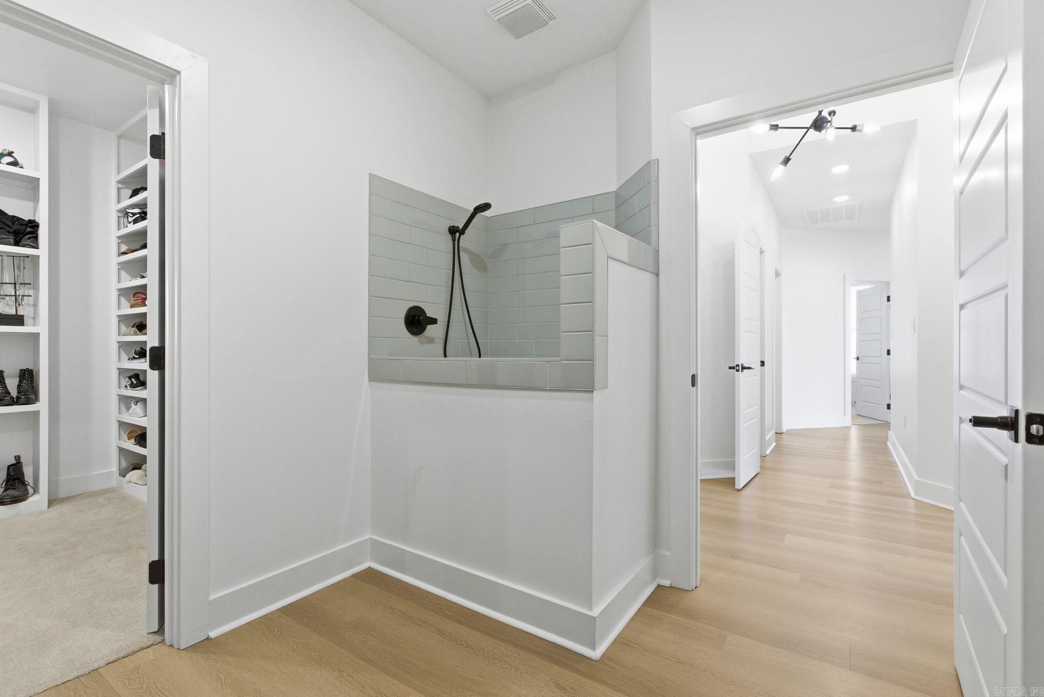 MIDTOWN BRYANT - Residential