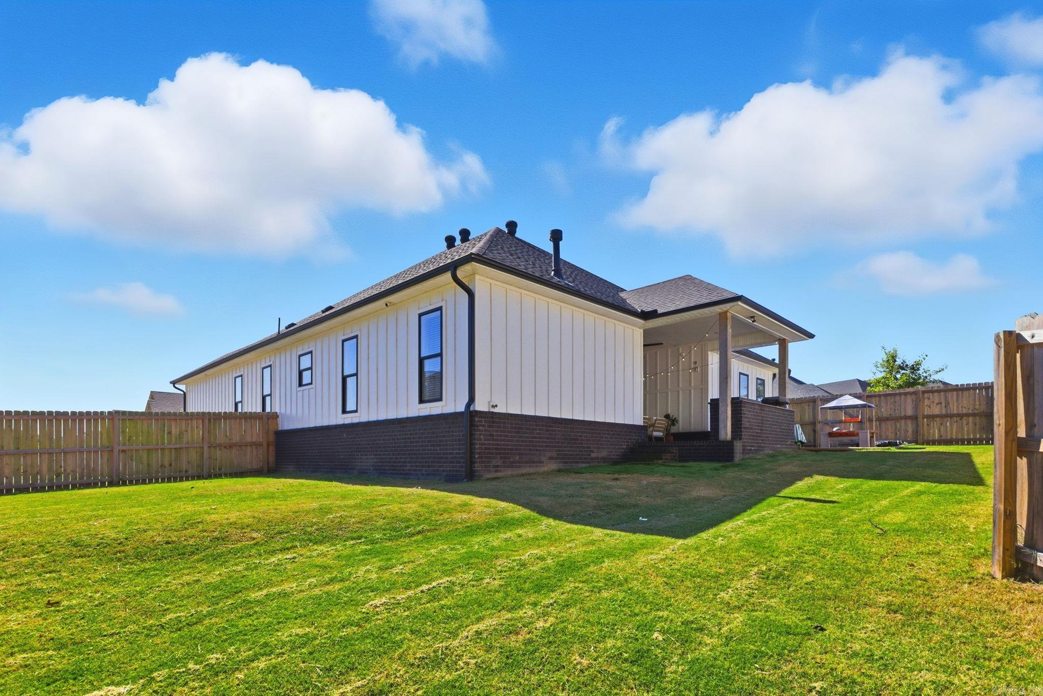 MIDTOWN BRYANT - Residential