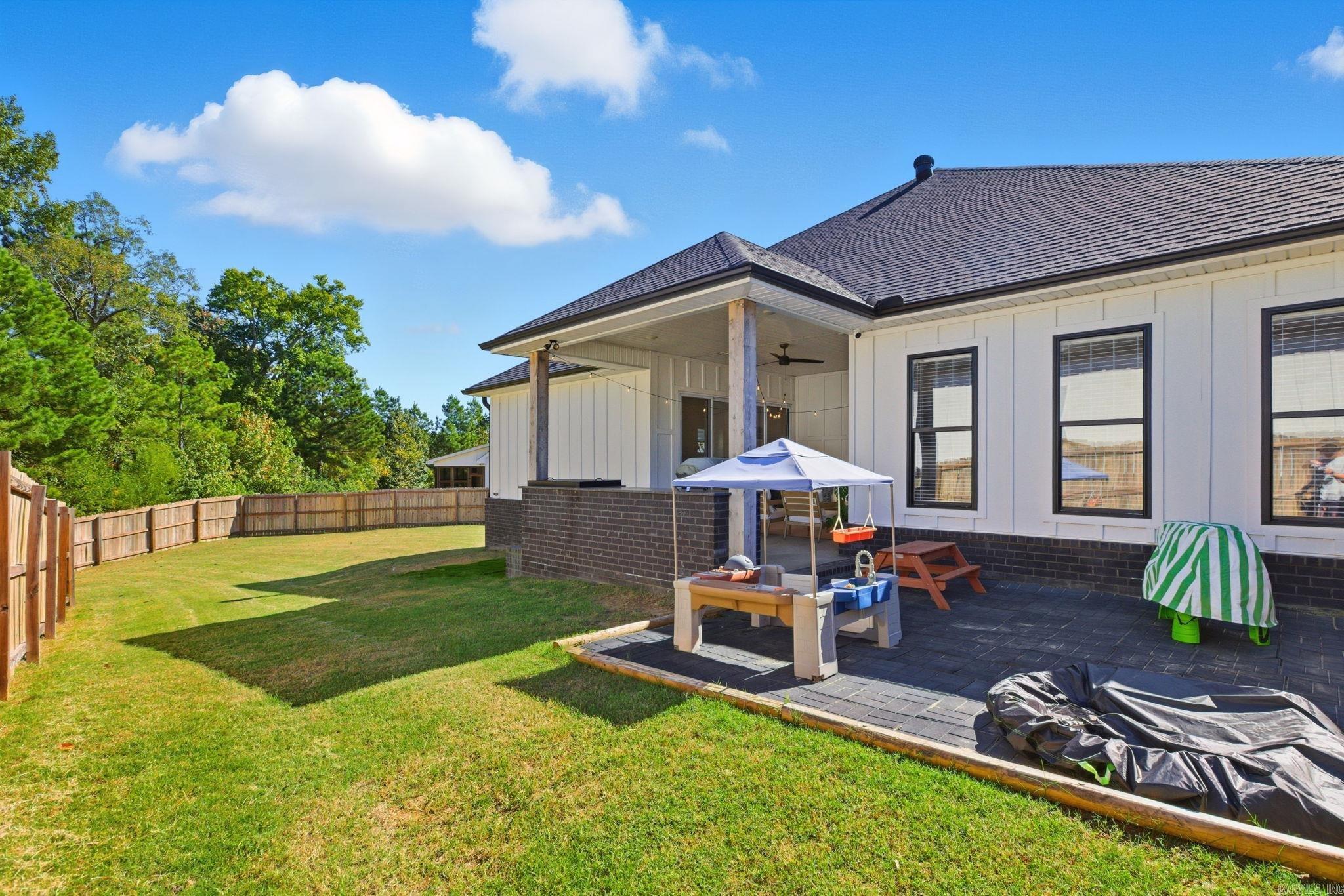 MIDTOWN BRYANT - Residential