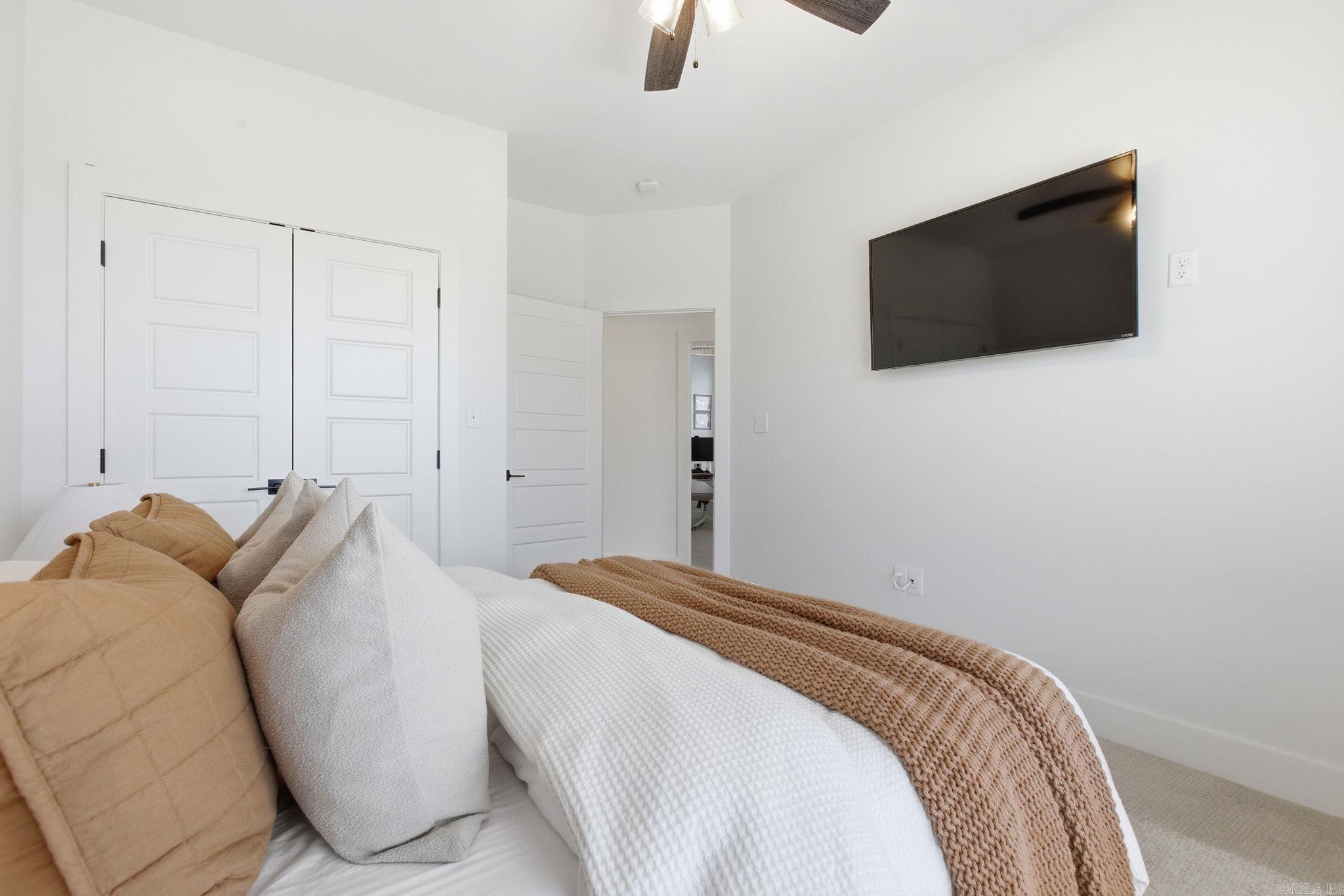 MIDTOWN BRYANT - Residential