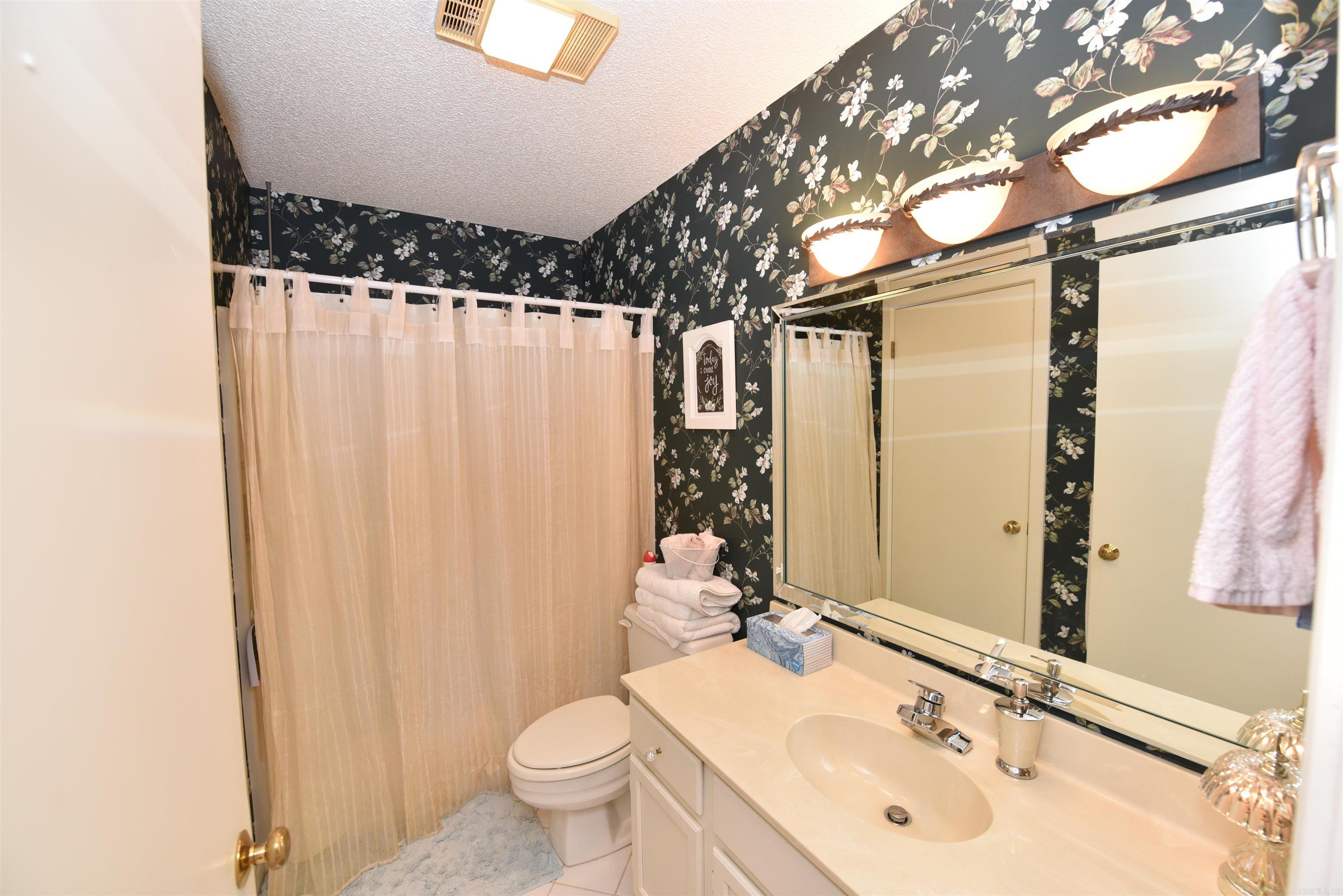 COUNTRY CLUB RIDGE TOWN - Residential