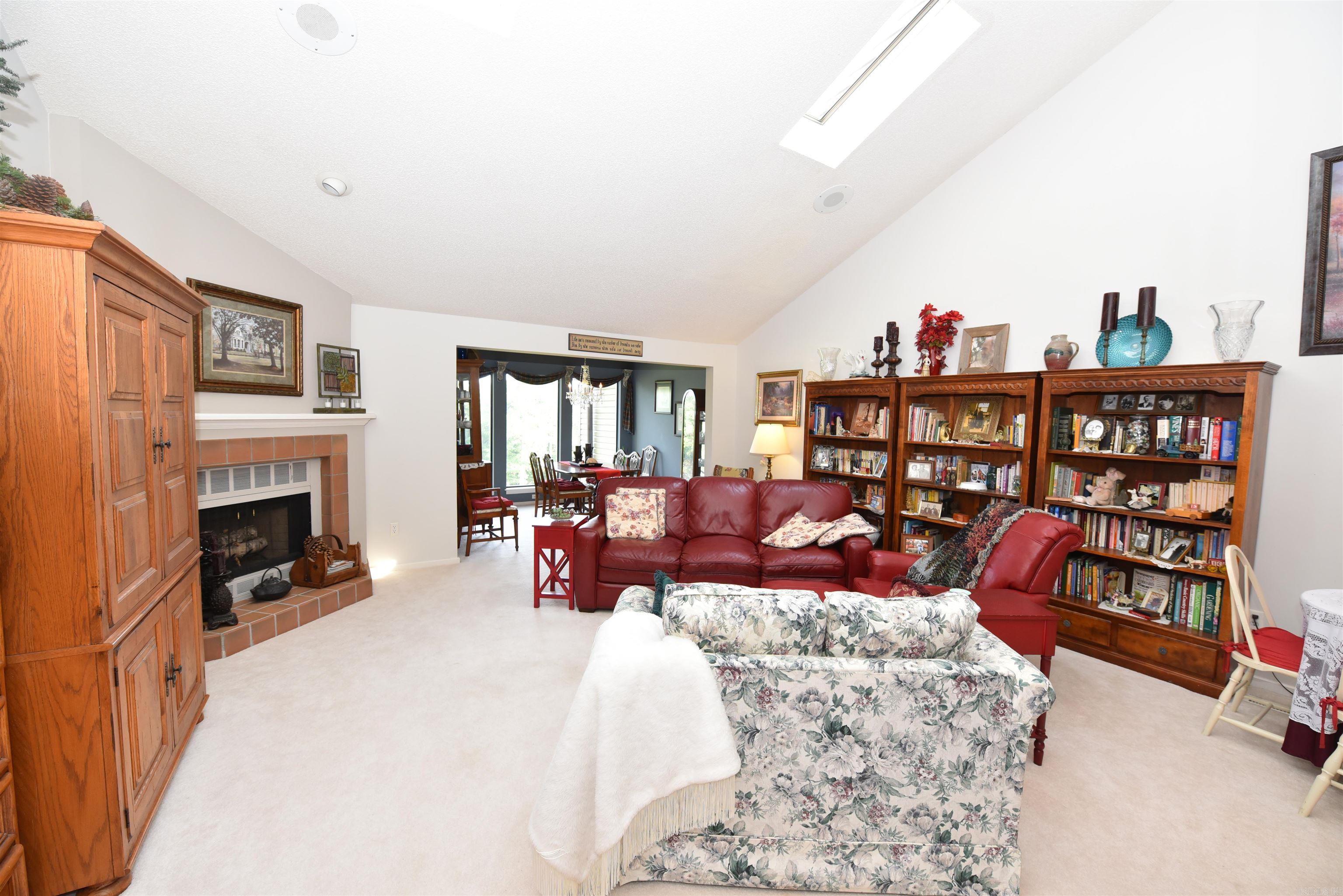 COUNTRY CLUB RIDGE TOWN - Residential